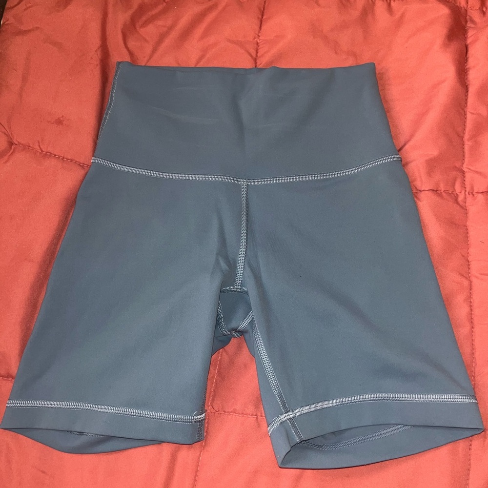 Lululemon Wunder Train High-Rise Utility Blue Women's Shorts 6’ (worn twice)